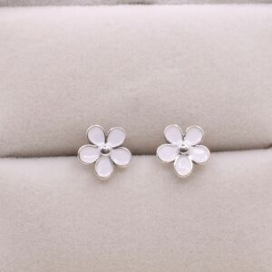 925 Sterling Silver White Daisy Stud Earrings